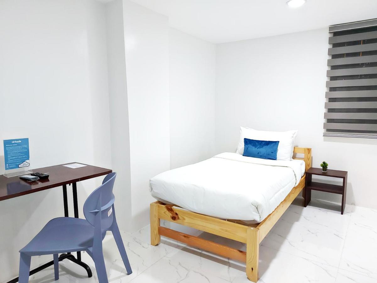 Hotel Airobedz Mckinley - Near Sm Aura Manila Exteriér fotografie